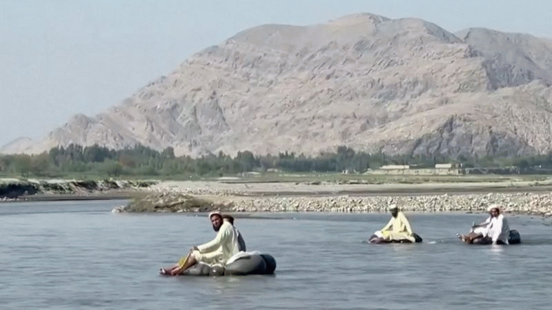 Afganistan'da Eğitimcilerin survivor mücadelesi